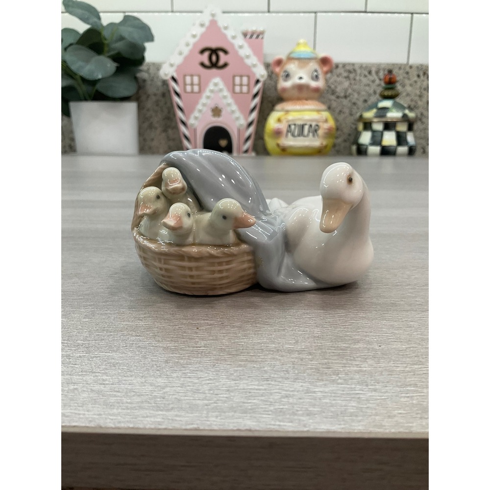 LLADRO #4895 DUCKLINGS & MOTHER DUCK PORCELAIN GLAZED RETIRED FIGURE